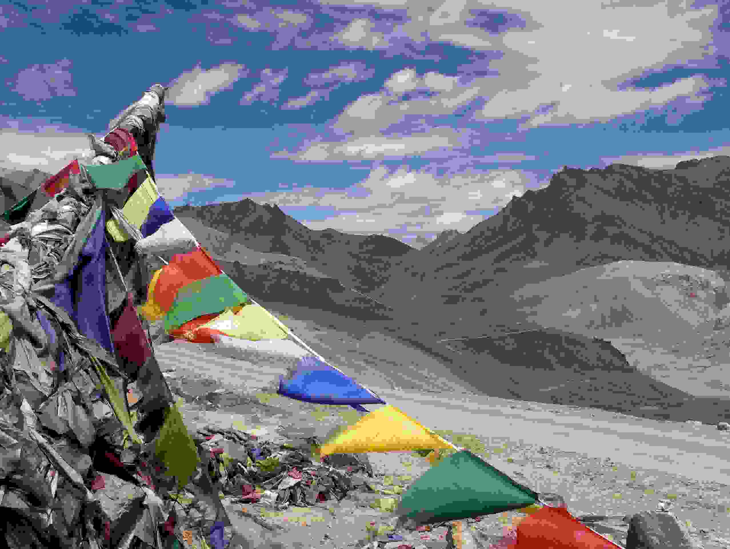 Naki La (4910 m), im Hintergrund Lachulung La (5043 m)