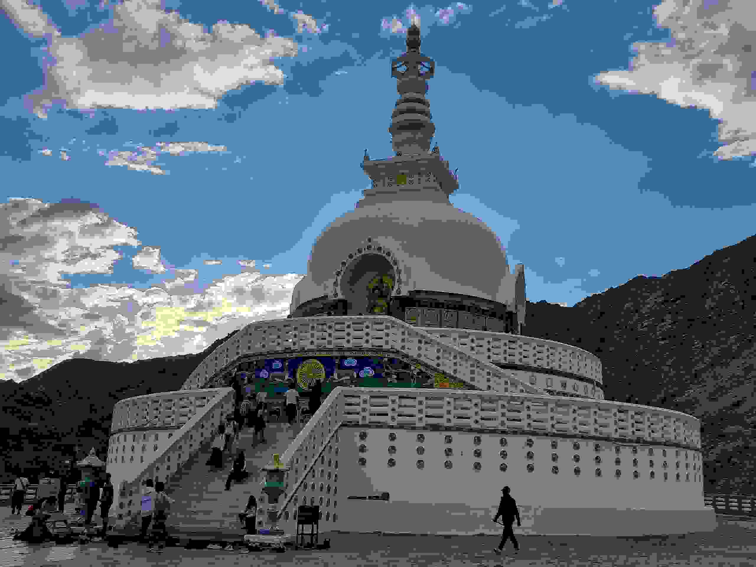 Shanti Stupa und Abendstimmung, Leh