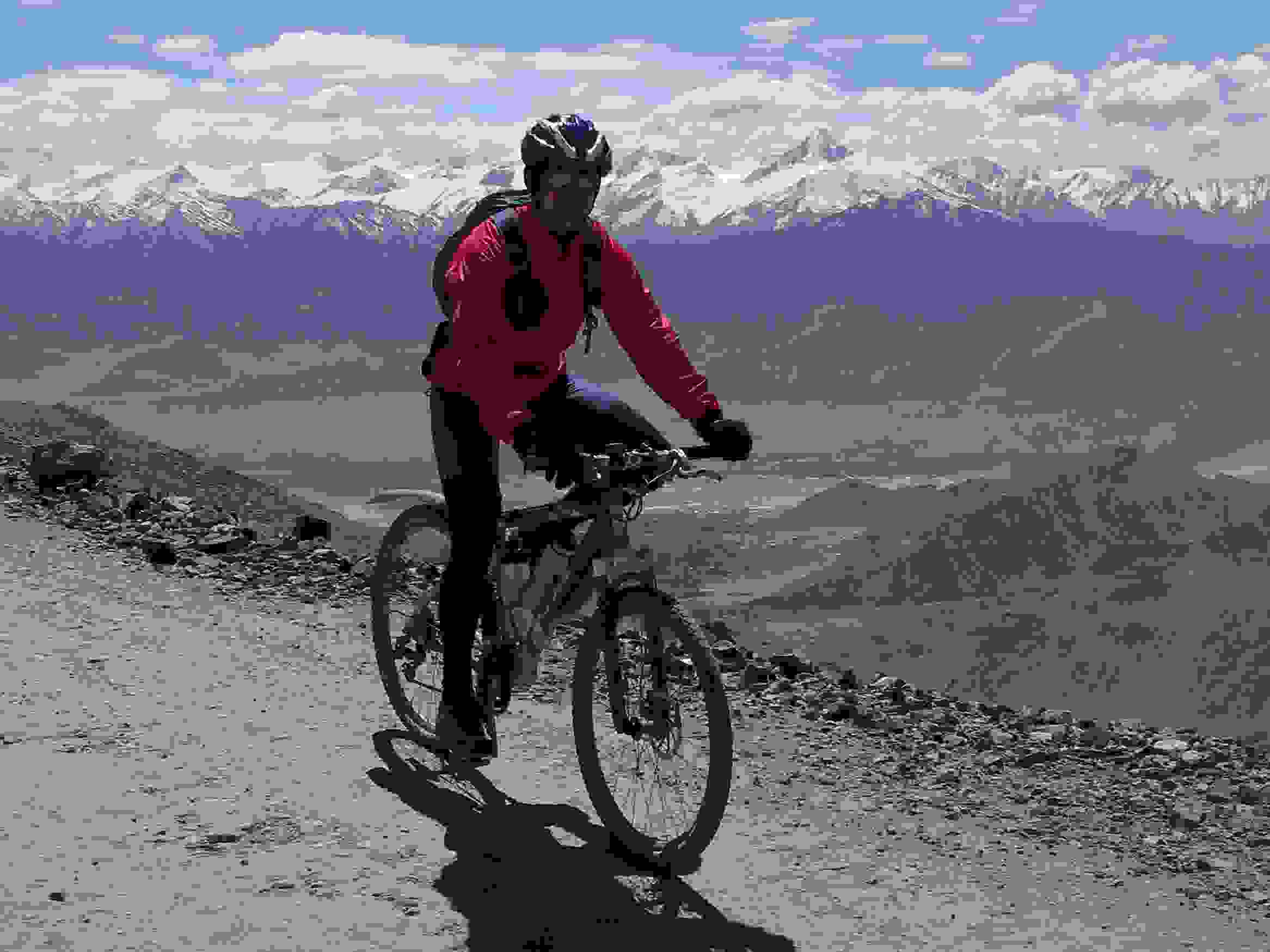 Fahrt vom Khardung La (5360 m) hinunter nach Leh