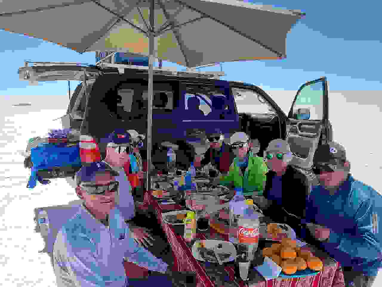 Picknick auf dem Salar de Uyuni 