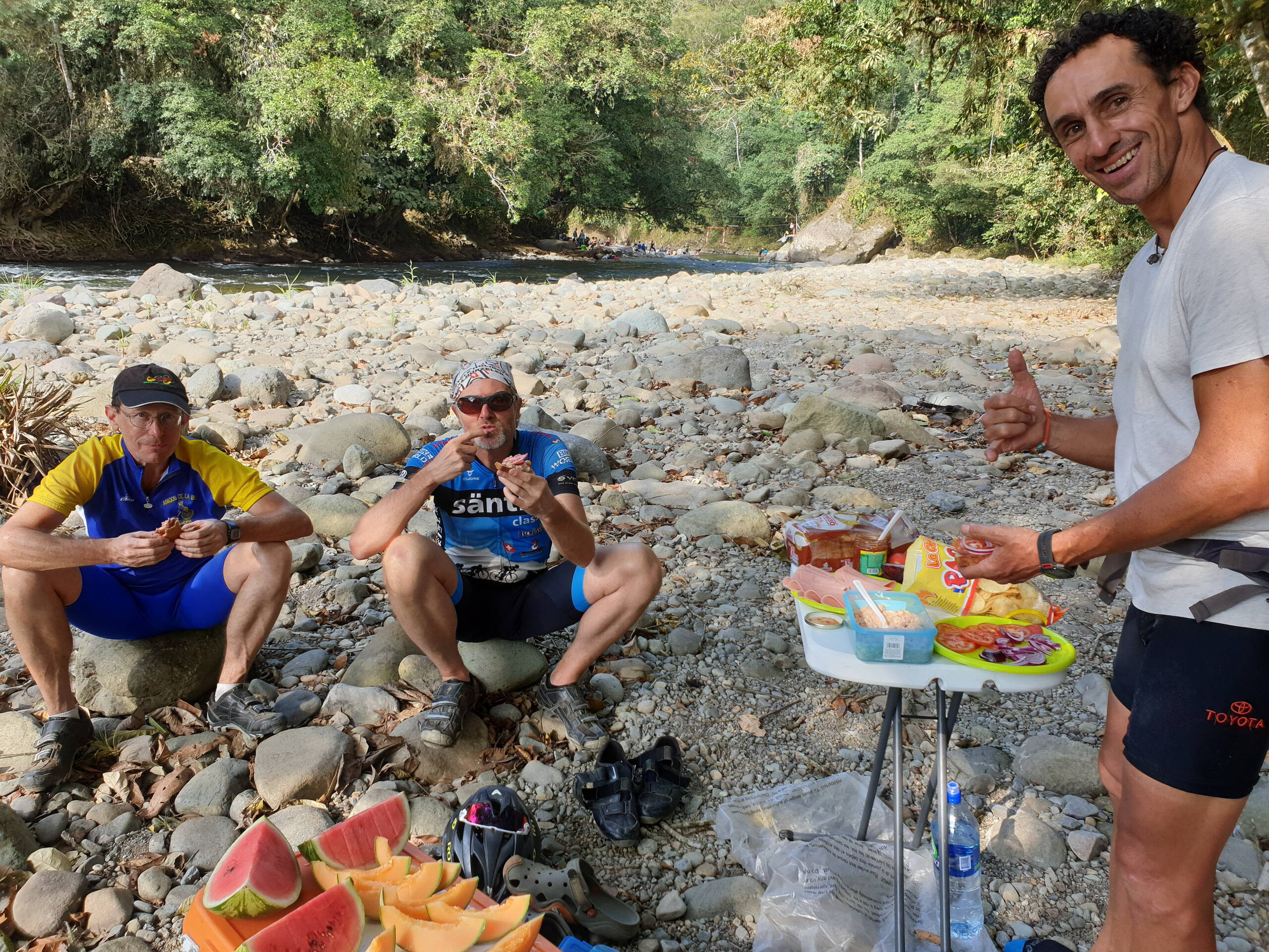 Mittagspicknick, Pejibaye River