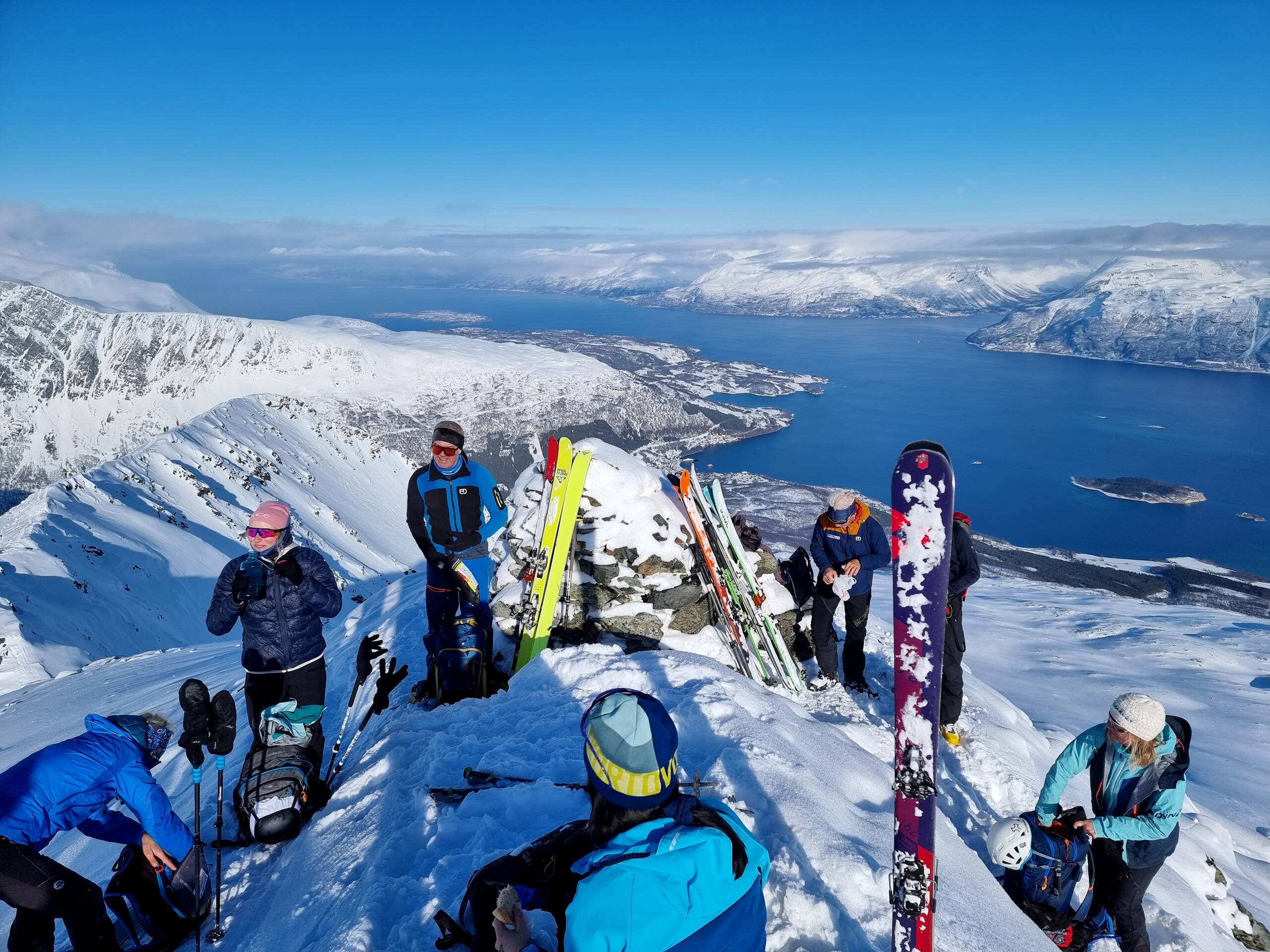 Gipfel des Kavringtinden (1289 m)