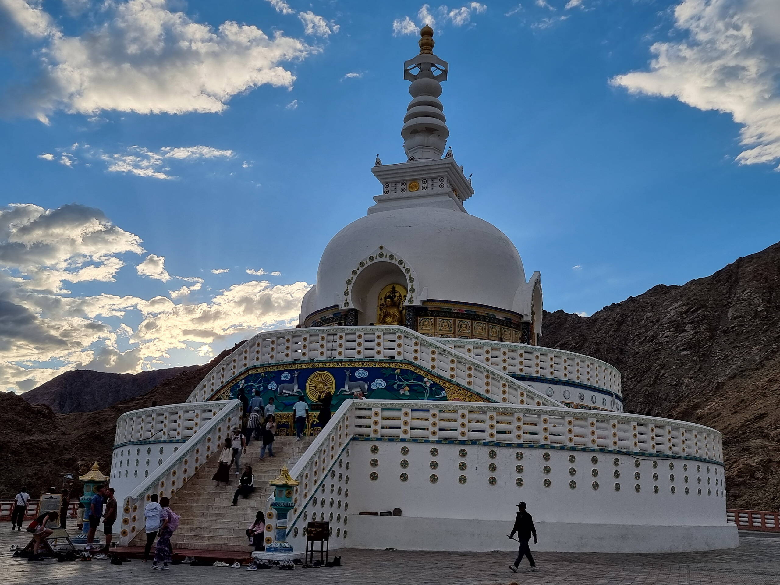 Shanti Stupa in der Abendstimmung, Leh