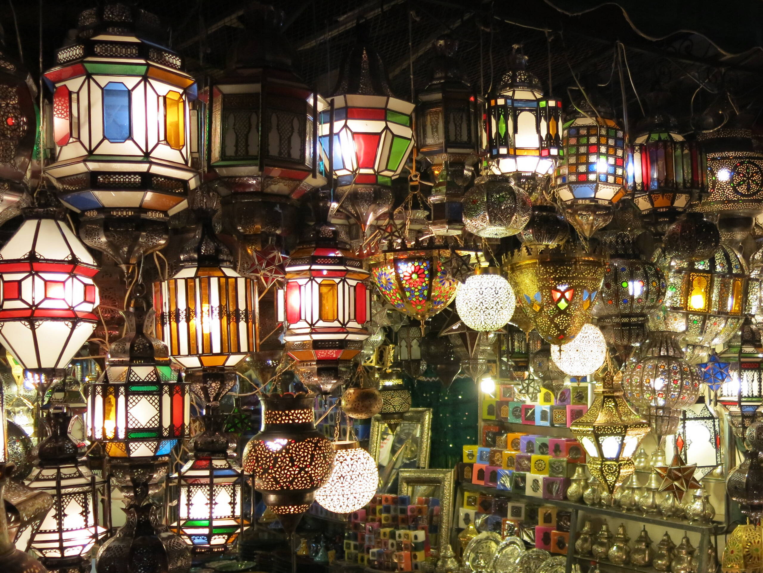 Aladins Wunderlampen im Souk von Marrakesch