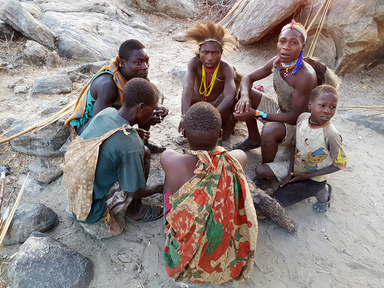 Hadzabe - Besprechung vor der Jagd Hadzabe - Besprechung vor der Jagd