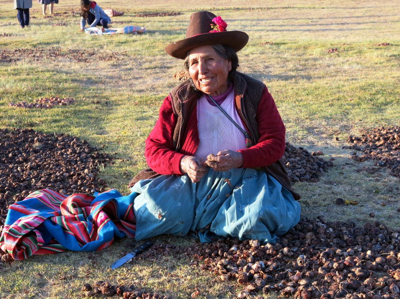 Bäuerin mit Kartoffeln, Chinchero