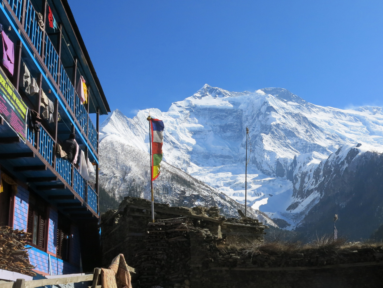 Lodge Upper Pisang (3300 m) & Annapurna II (7937 m) - Nepal