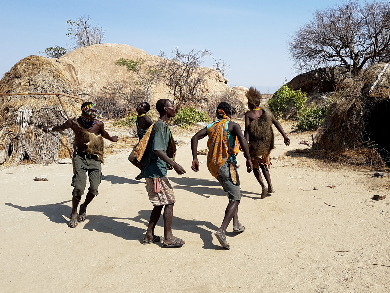 Tansania, Tanz der Hadzabe am Lake Eyasi 