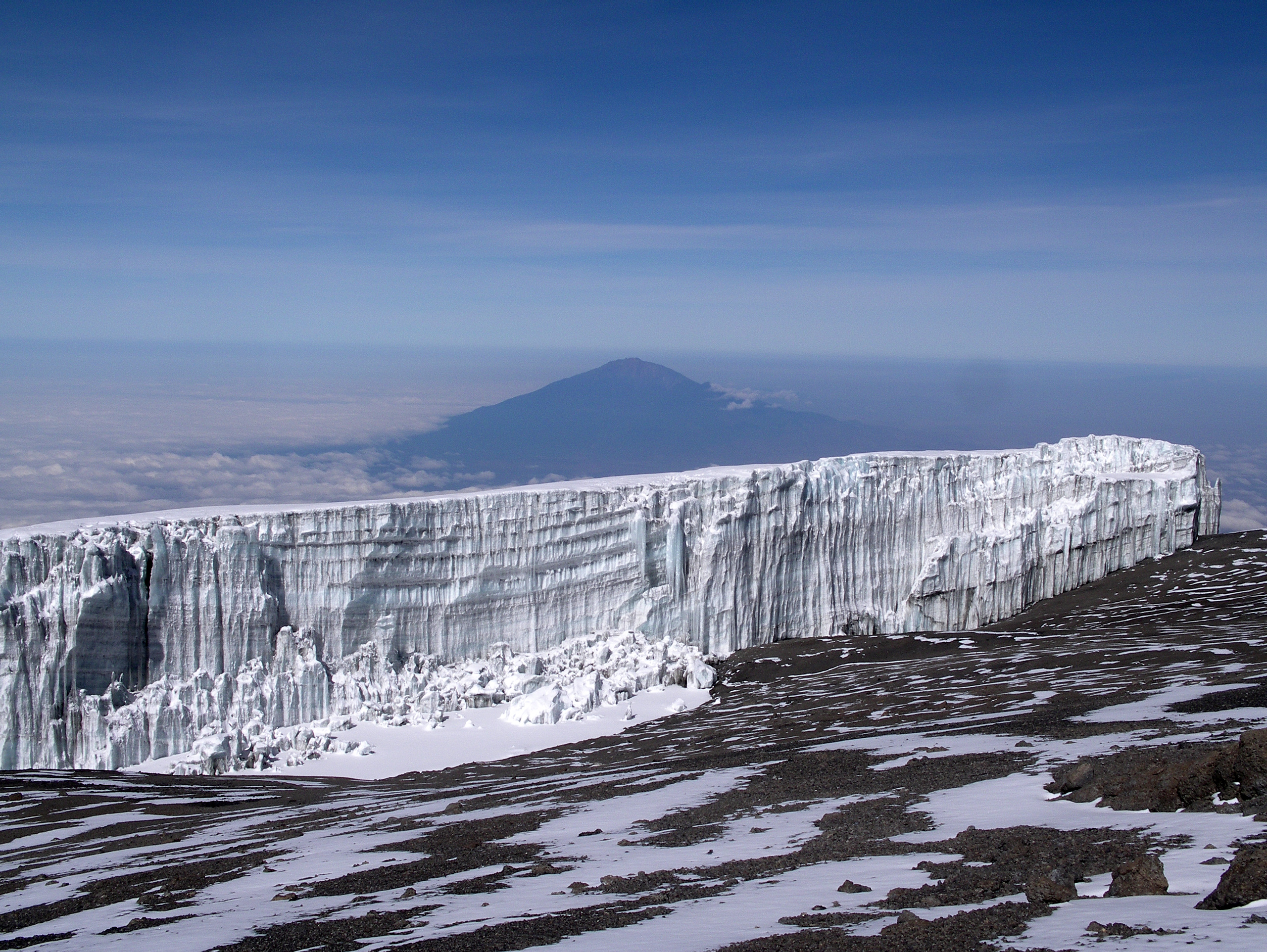 Kilimanjaro (5895 m) und Mt. Meru (4566 m)