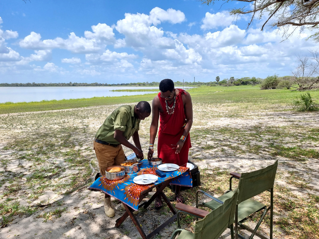Picknick am Manze Lake, Nyerere Nationalpark - Tansania Picknick am Manze Lake, Nyerere Nationalpark - Tansania