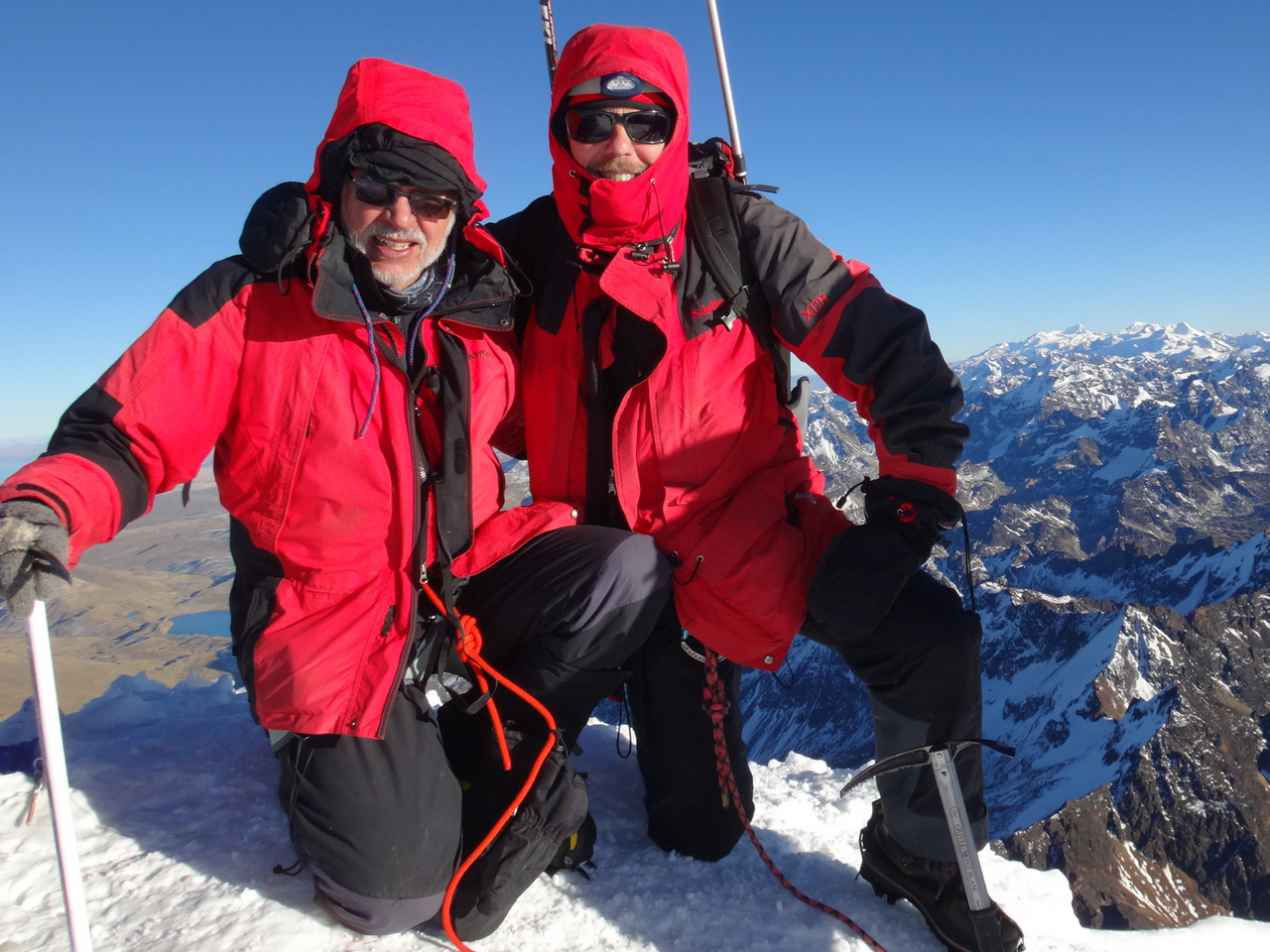 auf dem Gipfel des Huayna Potosí (6090 m) auf dem Gipfel des Huayna Potosí (6090 m)