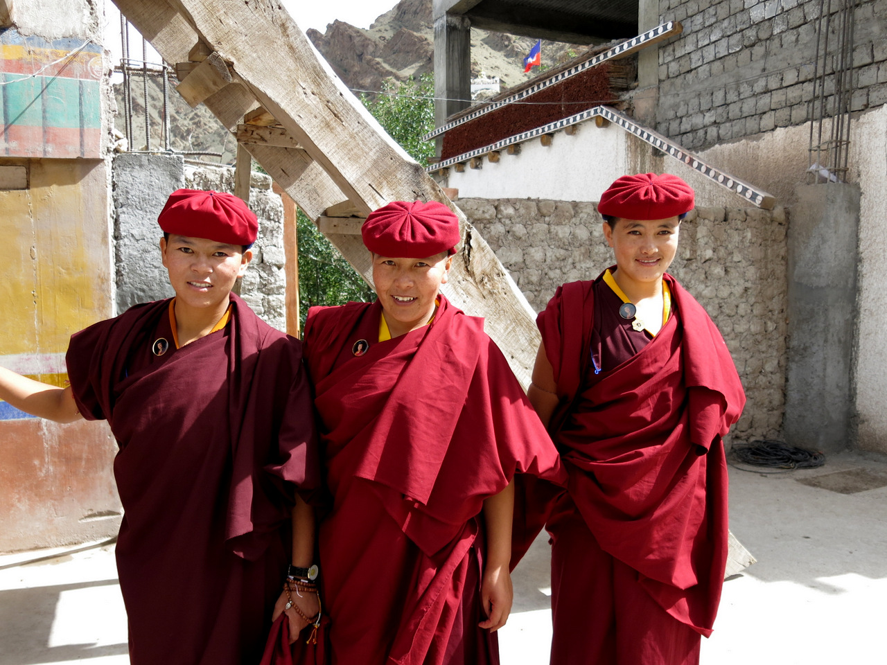 Ladakh, buddhistische Nonnen im Kloster Hemis Ladakh, buddhistische Nonnen im Kloster Hemis
