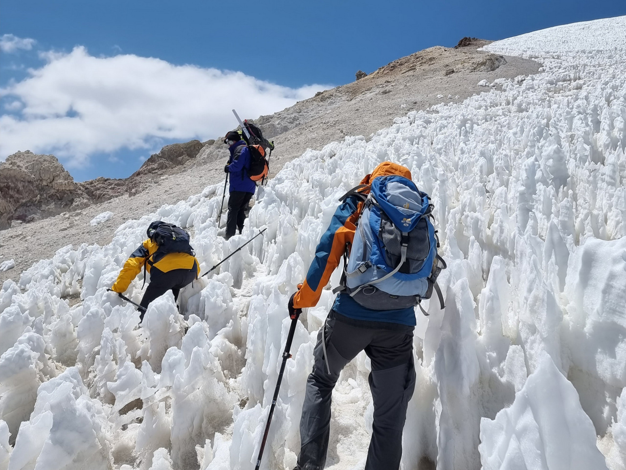 im Aufstieg zum Acotango (6052 m)
